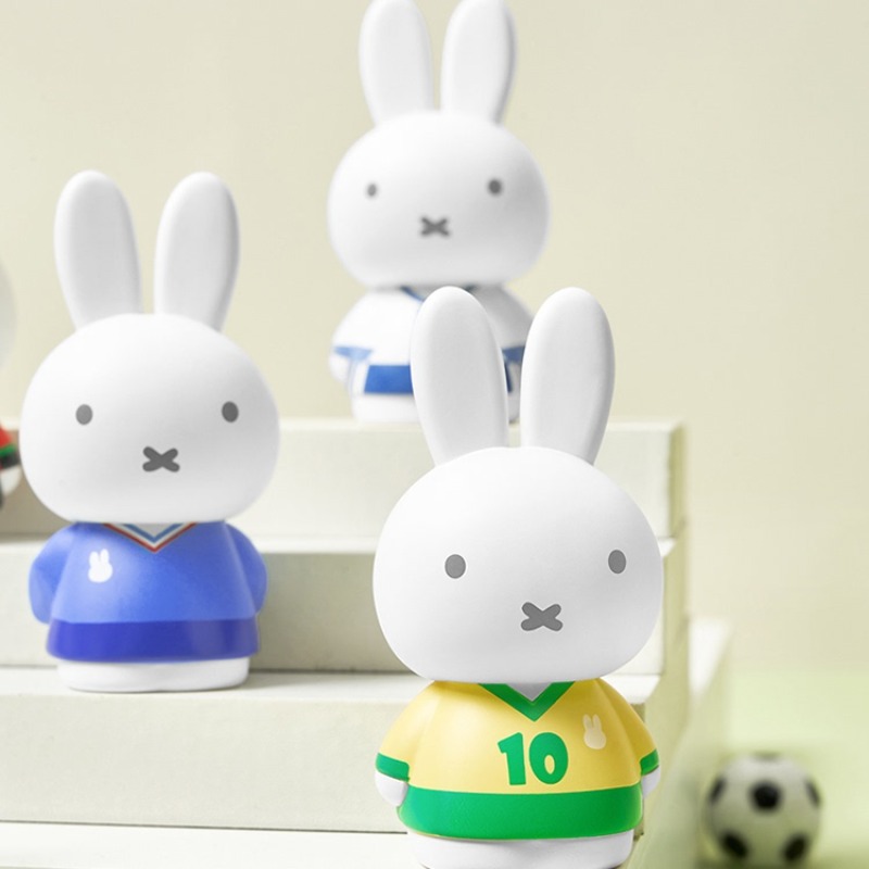 กล่องสุ่มสินค้าของสะสมฟุตบอล M - Anime Merchandise Box Set บทวิจารณ์และราคา